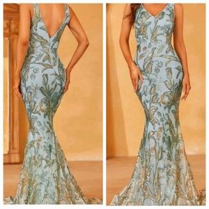 Green Contrast Sequined V Neck, Strapless,  Mermaid Maxi Gown for Specia…